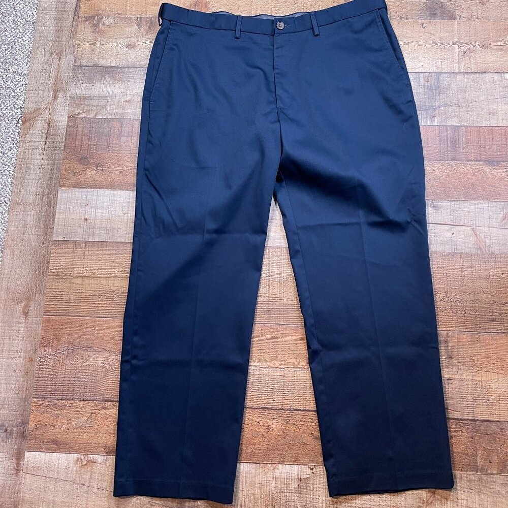 Haggar Navy Classic Fit No Iron Khaki Pants size 40 x 30